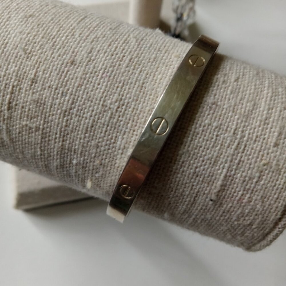 Gold clip bracelet